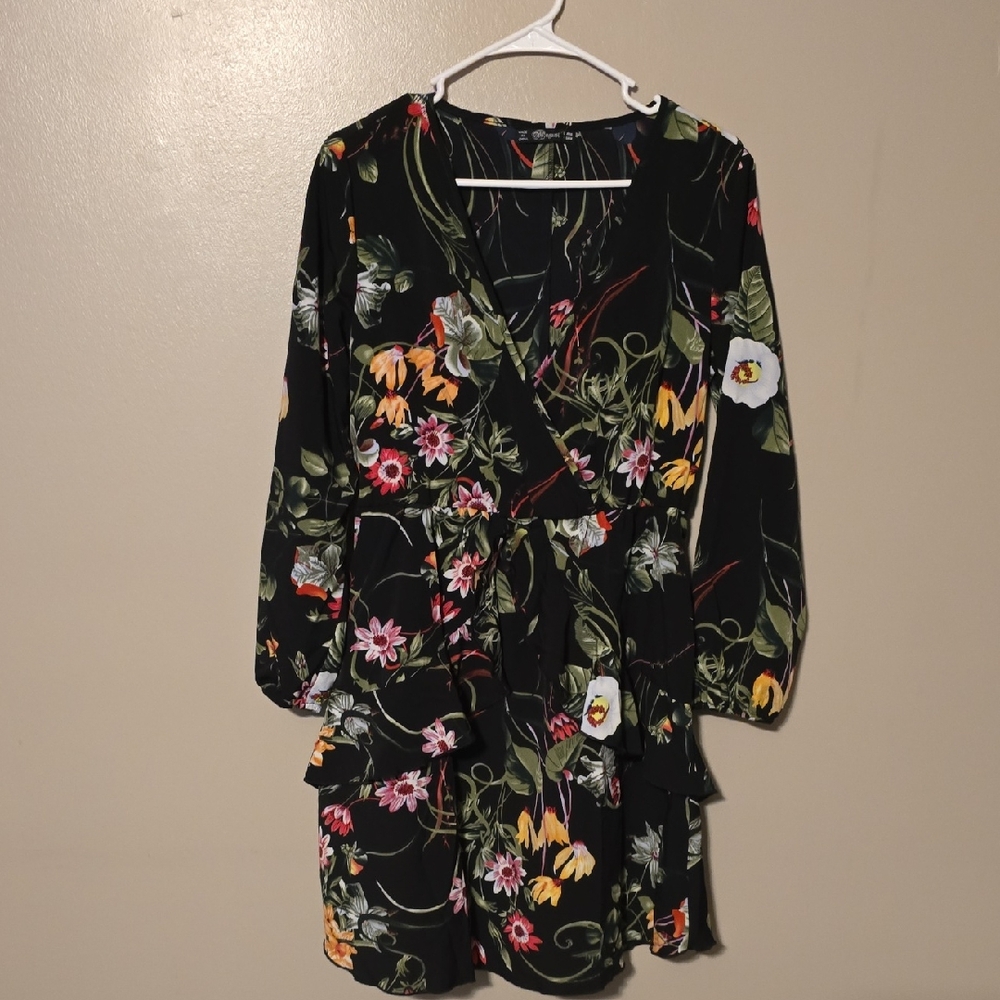 Buguest‎ Wrap Dress Medium Black Floral Long Sleeve Tropical V-Neck Knee Length